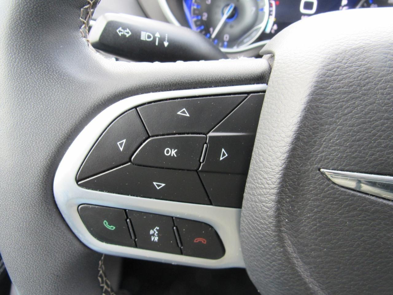 Chrysler Pacifica Touring L FWD 2023