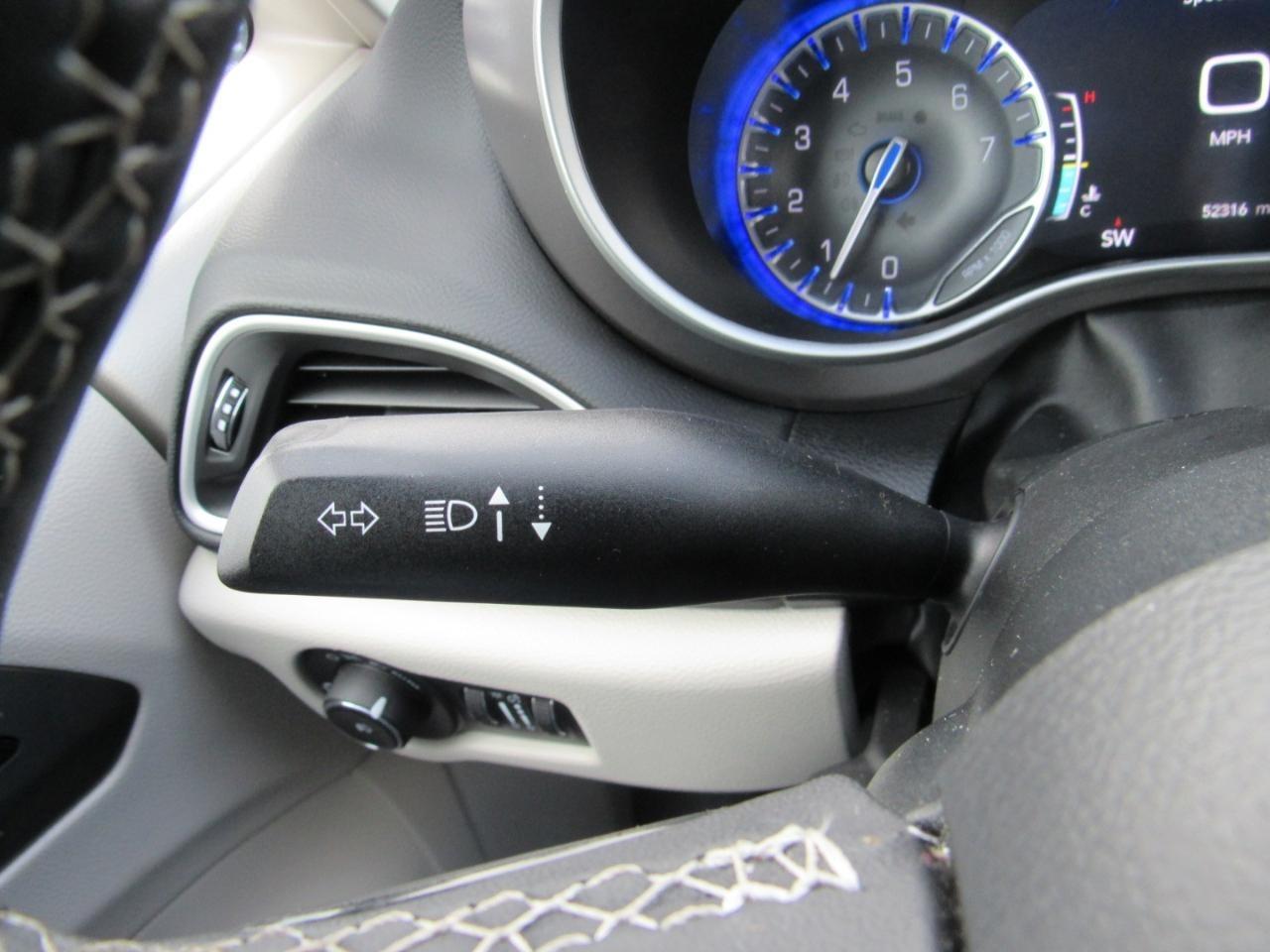 Chrysler Pacifica Touring L FWD 2023