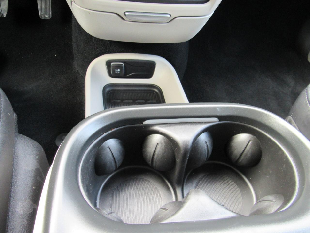 Chrysler Pacifica Touring L FWD 2023