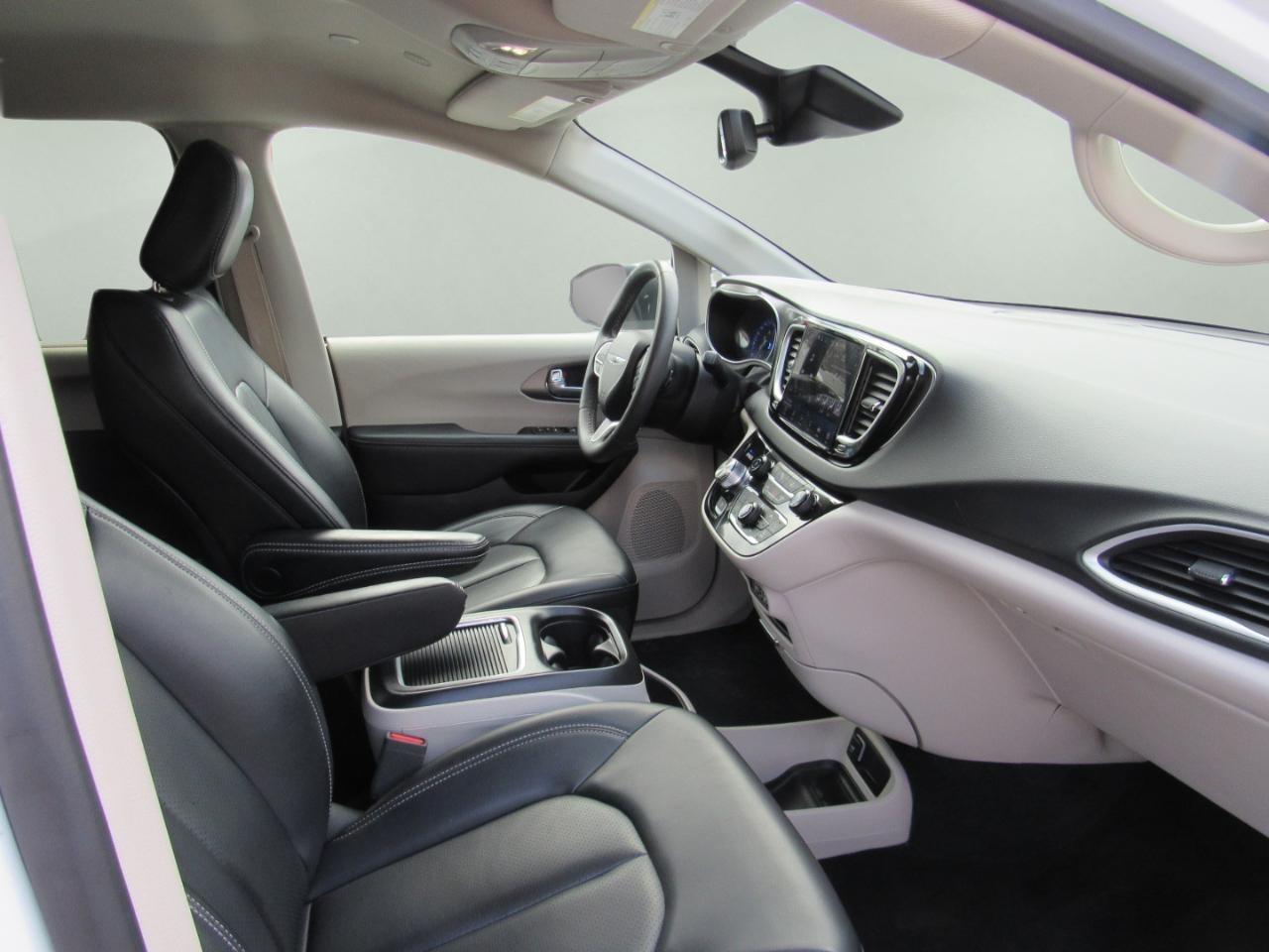 Chrysler Pacifica Touring L FWD 2023