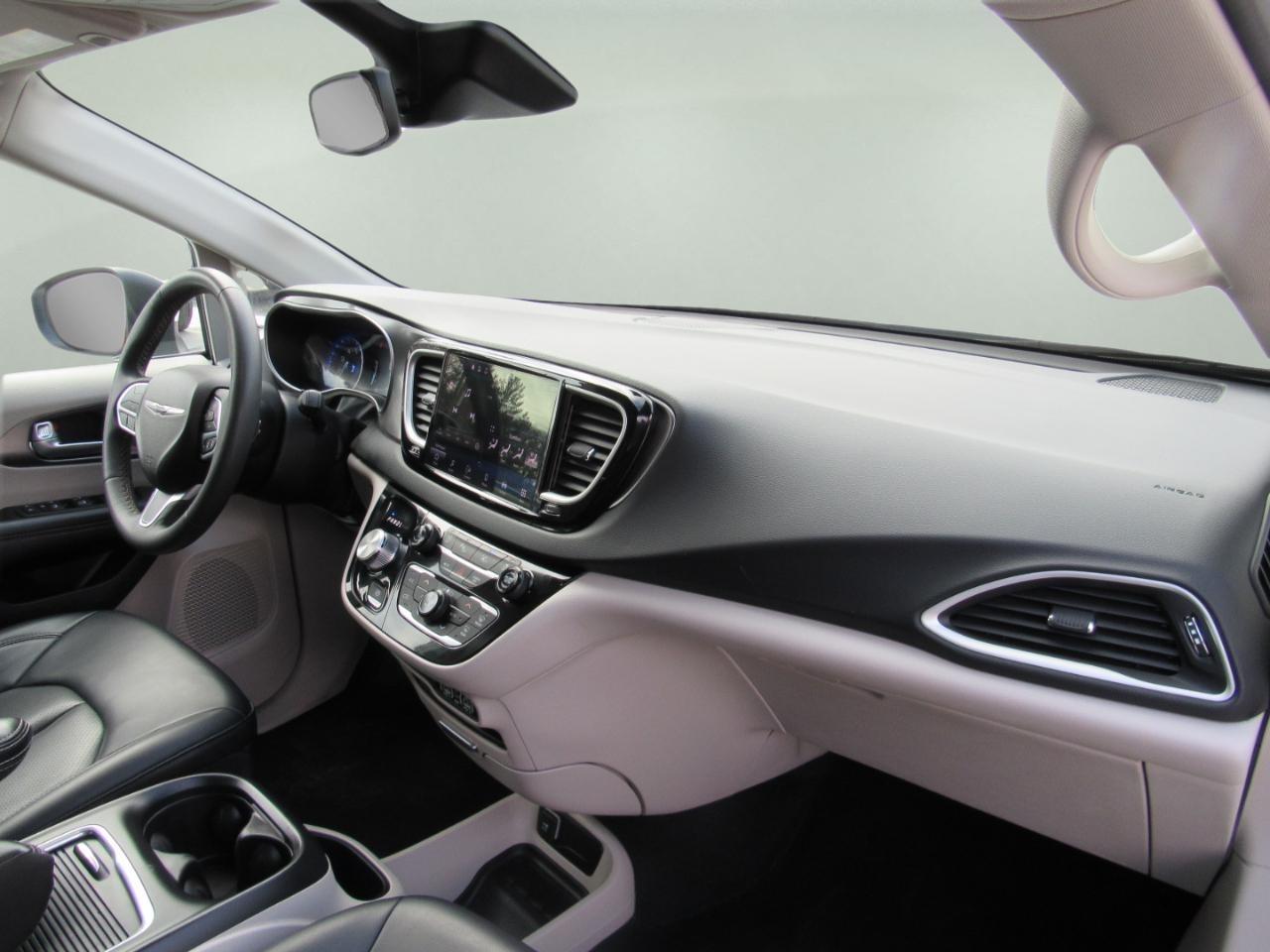 Chrysler Pacifica Touring L FWD 2023