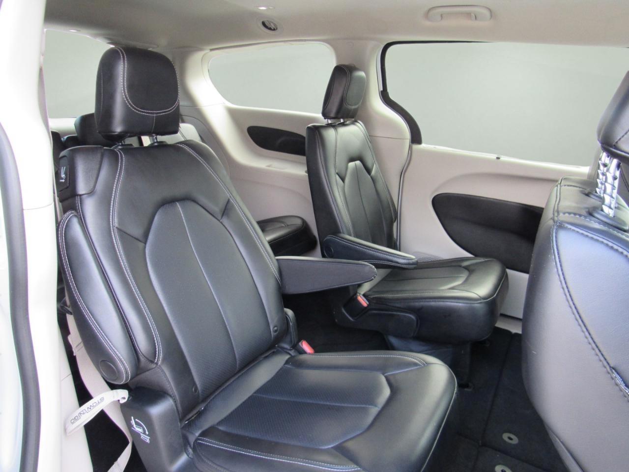 Chrysler Pacifica Touring L FWD 2023