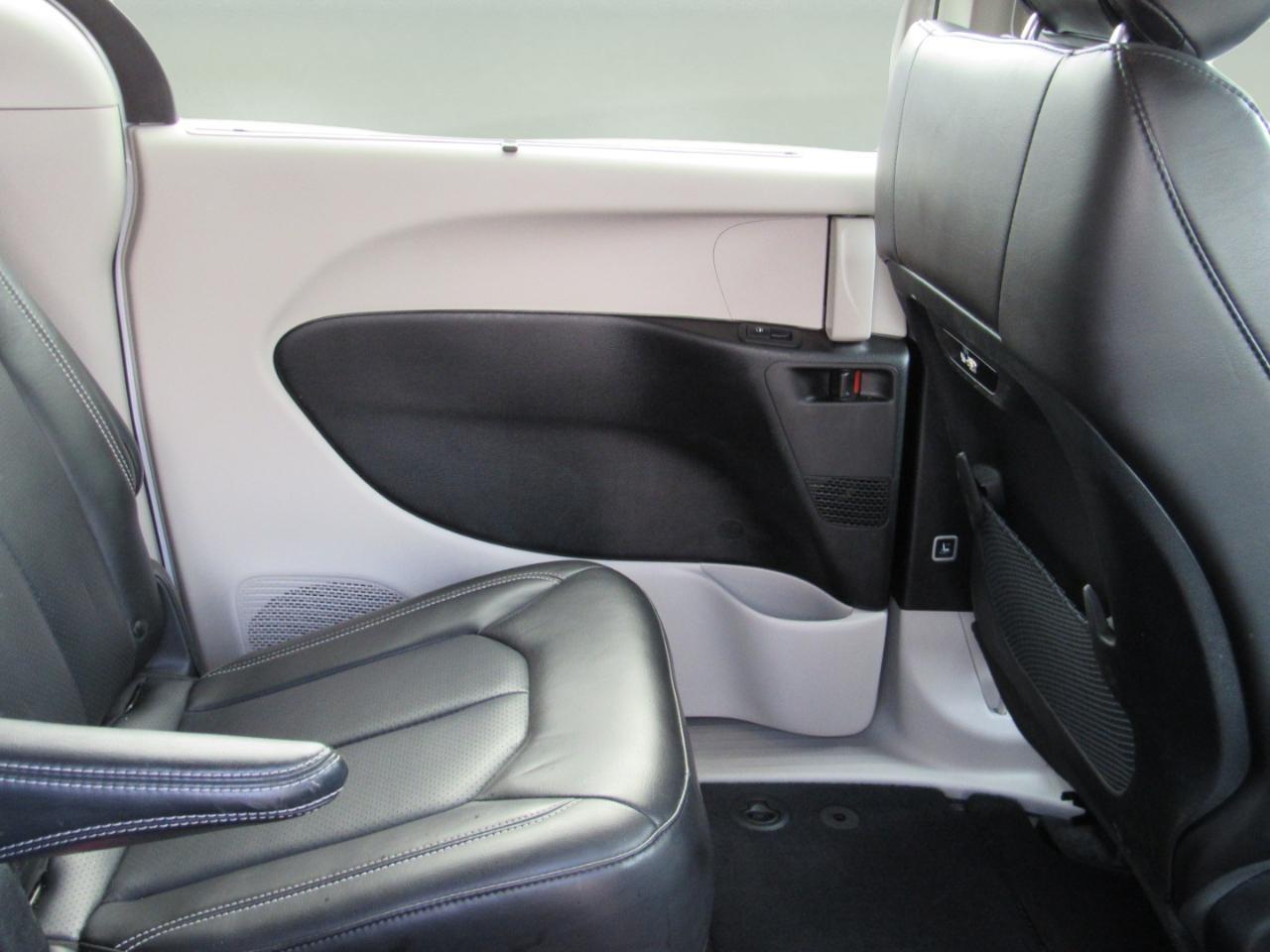 Chrysler Pacifica Touring L FWD 2023