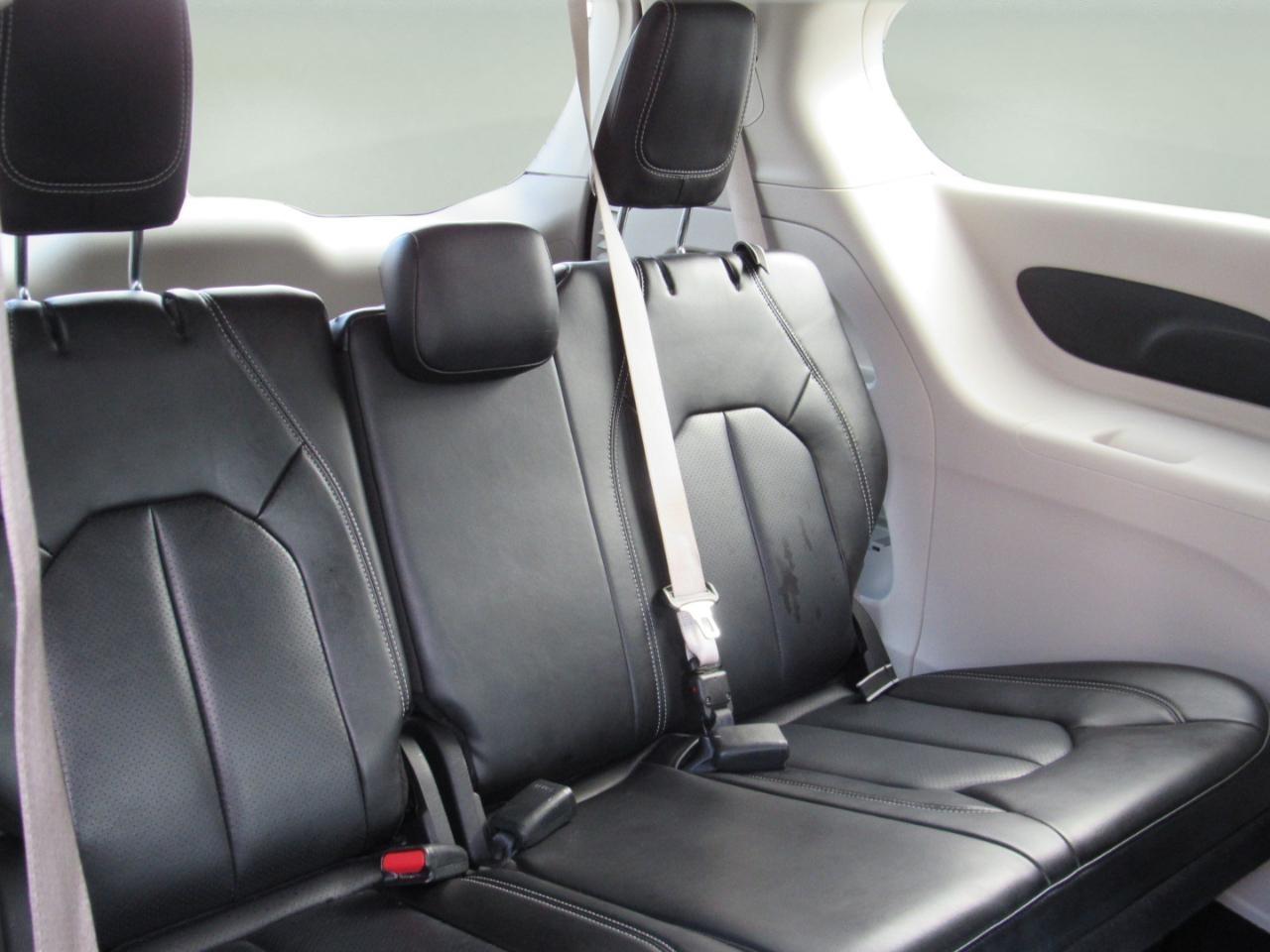 Chrysler Pacifica Touring L FWD 2023