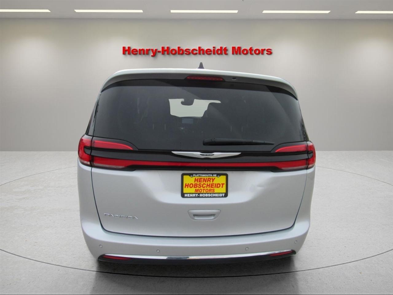 Chrysler Pacifica Touring L FWD 2024