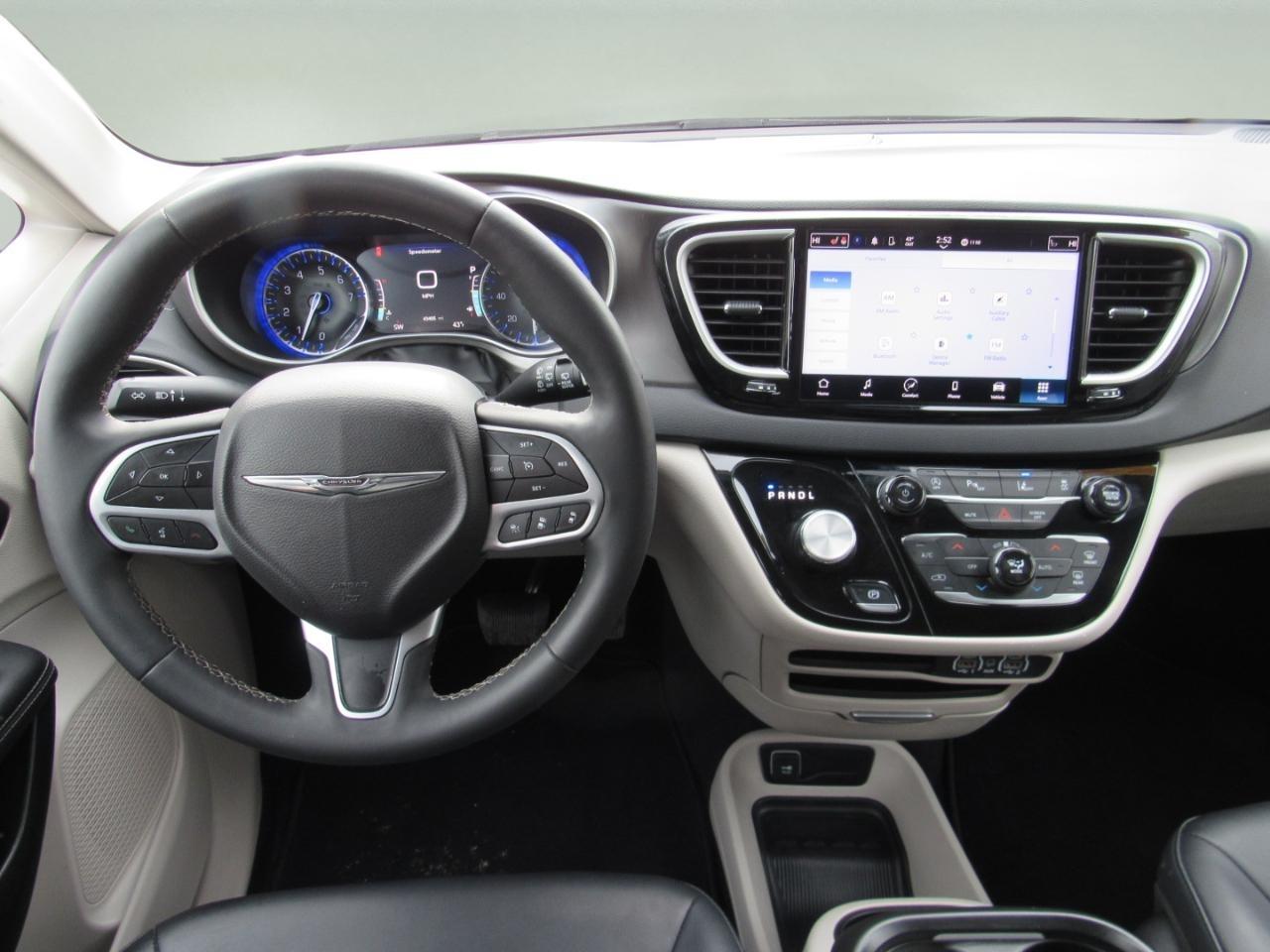 Chrysler Pacifica Touring L FWD 2024