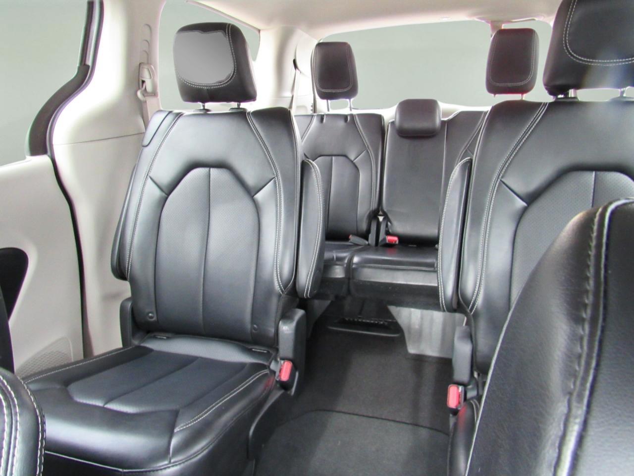 Chrysler Pacifica Touring L FWD 2024