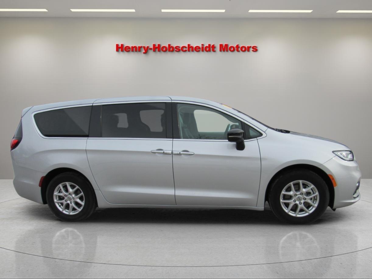 Chrysler Pacifica Touring L FWD 2024