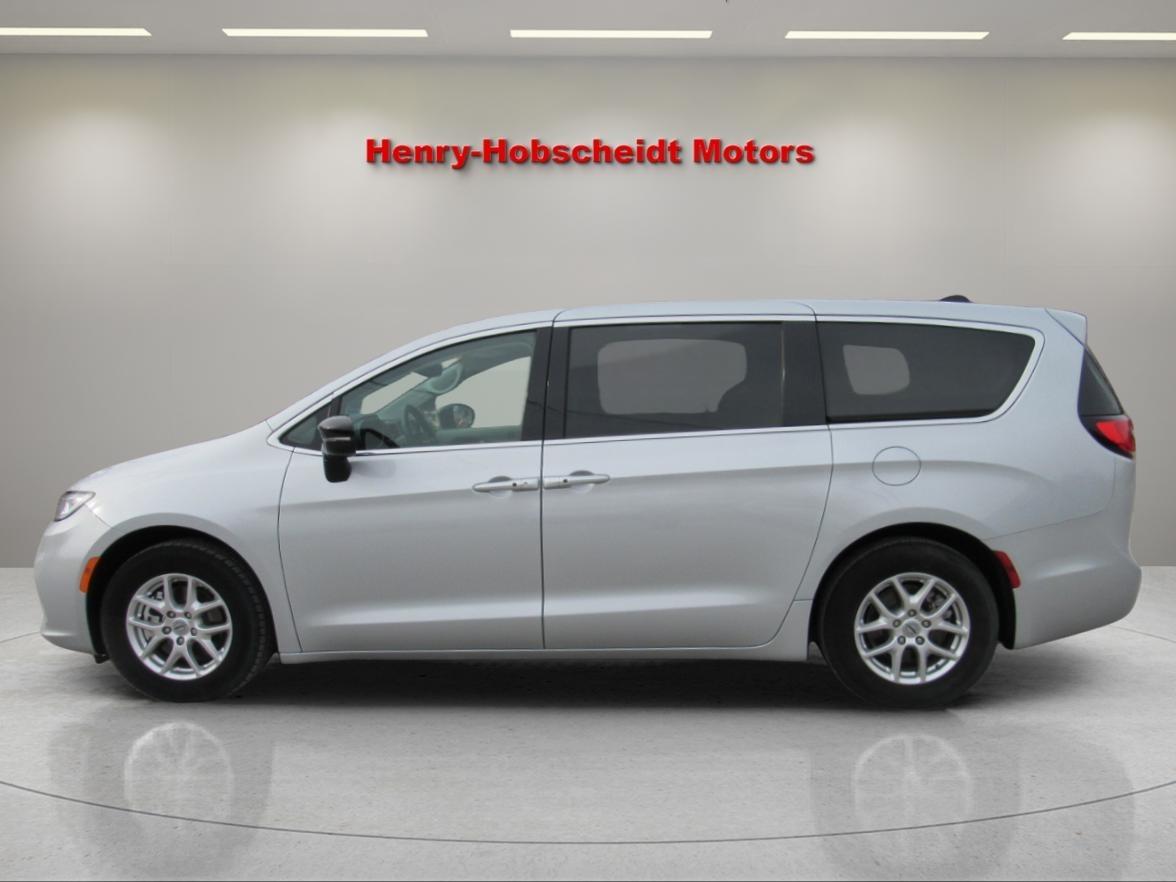 Chrysler Pacifica Touring L FWD 2024