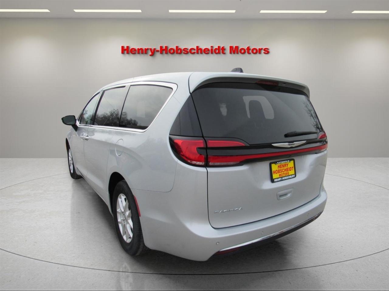 Chrysler Pacifica Touring L FWD 2024