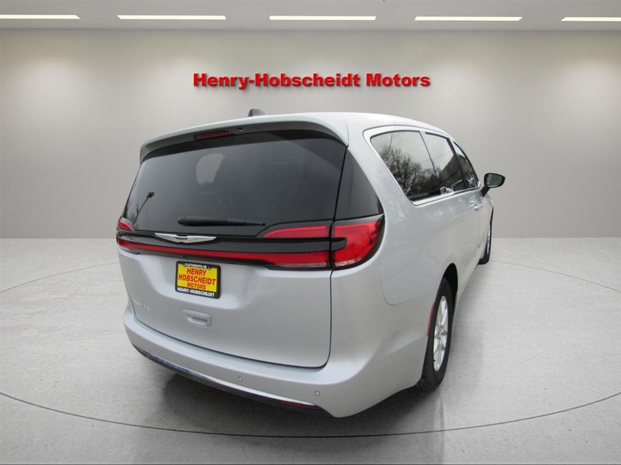 Chrysler Pacifica Touring L FWD 2024