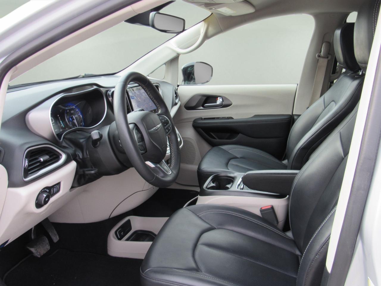 Chrysler Pacifica Touring L FWD 2024