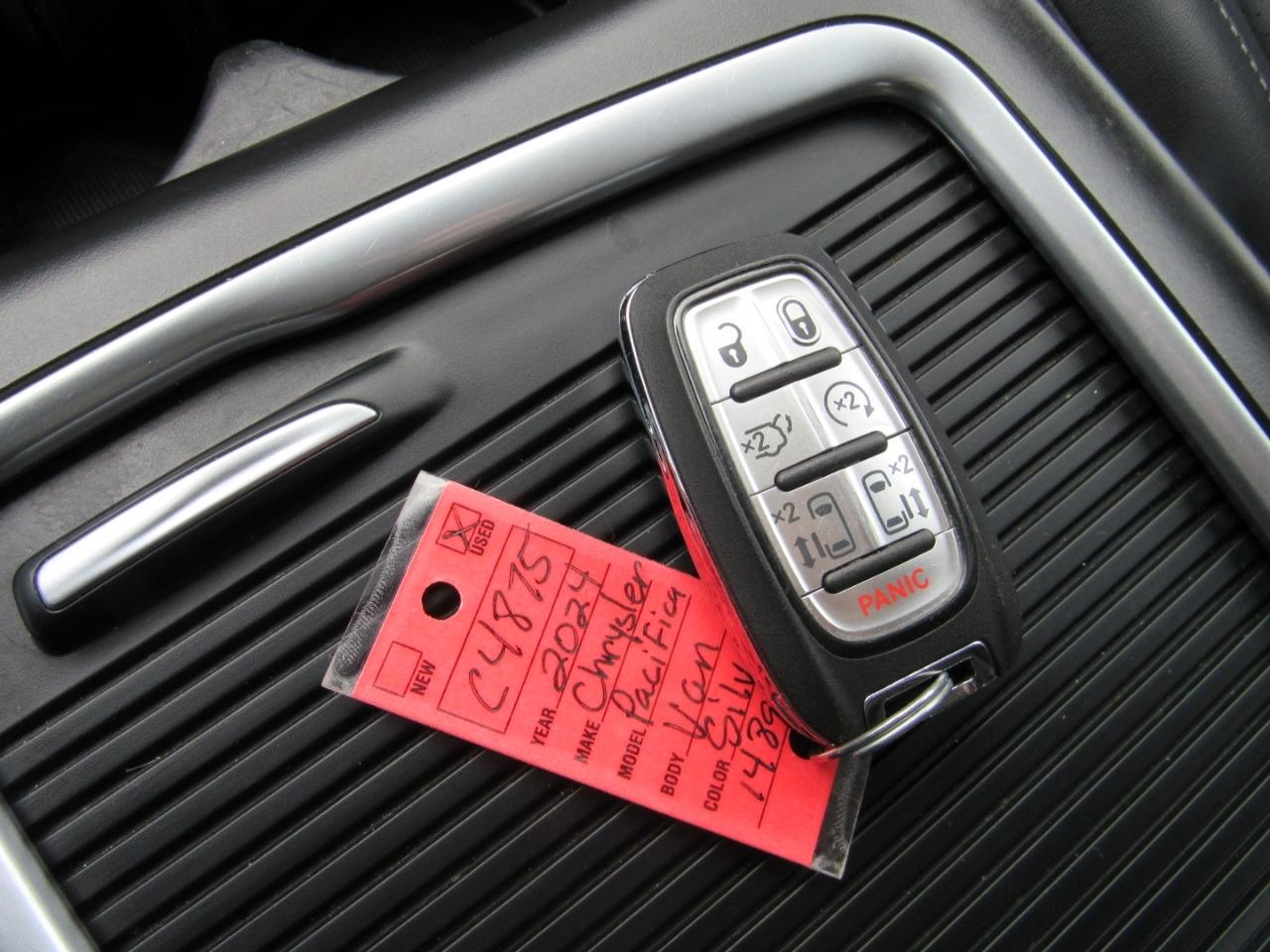 Chrysler Pacifica Touring L FWD 2024