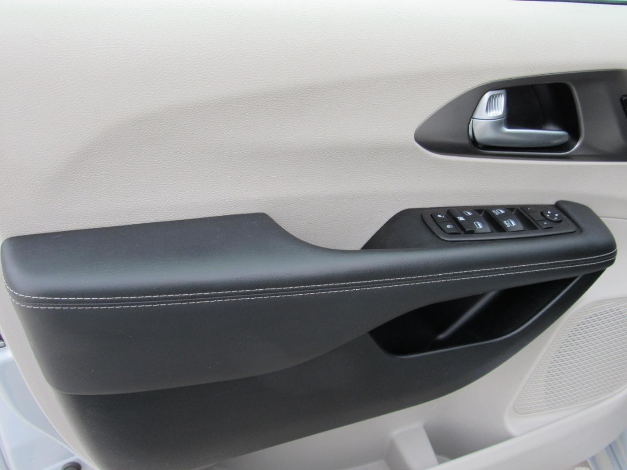 Chrysler Pacifica Touring L FWD 2024