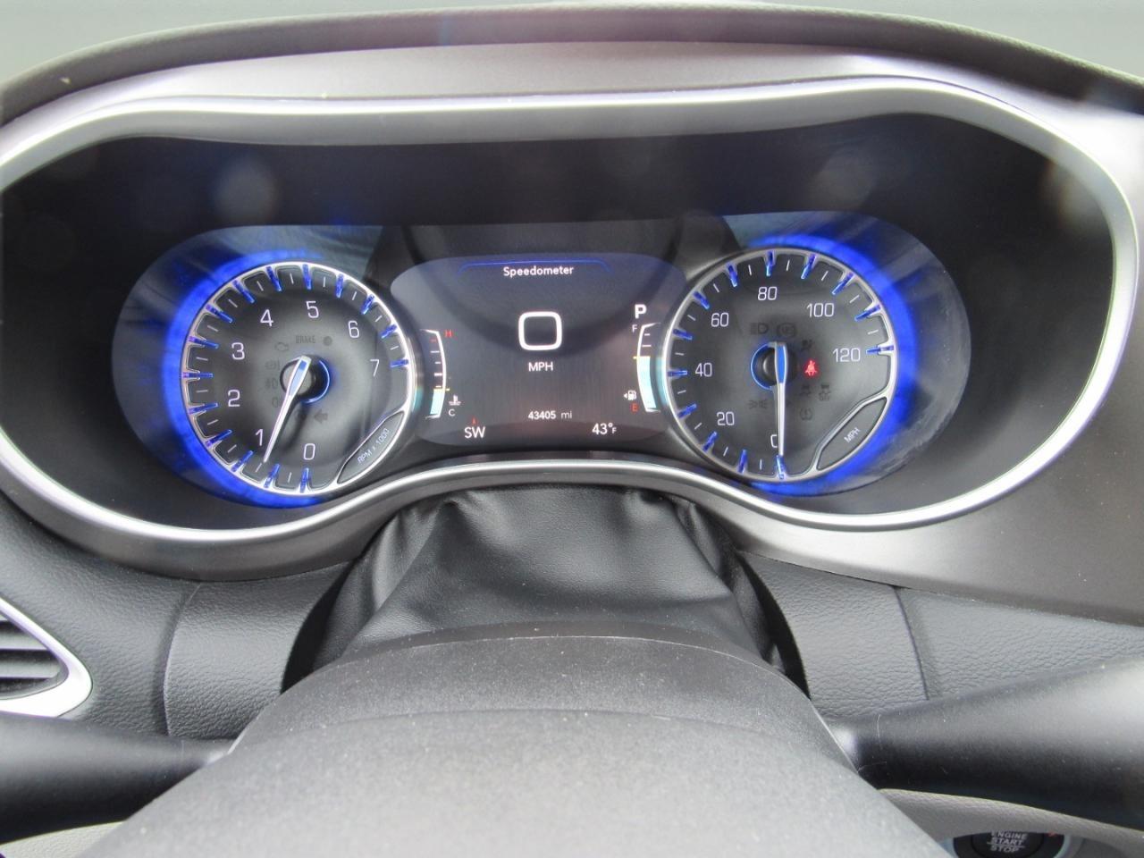 Chrysler Pacifica Touring L FWD 2024