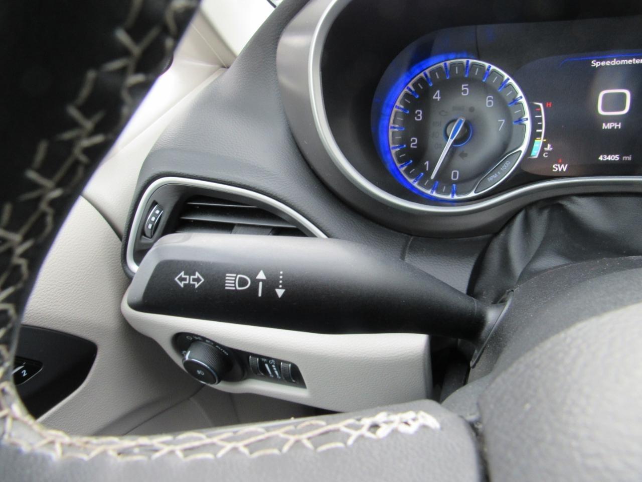 Chrysler Pacifica Touring L FWD 2024