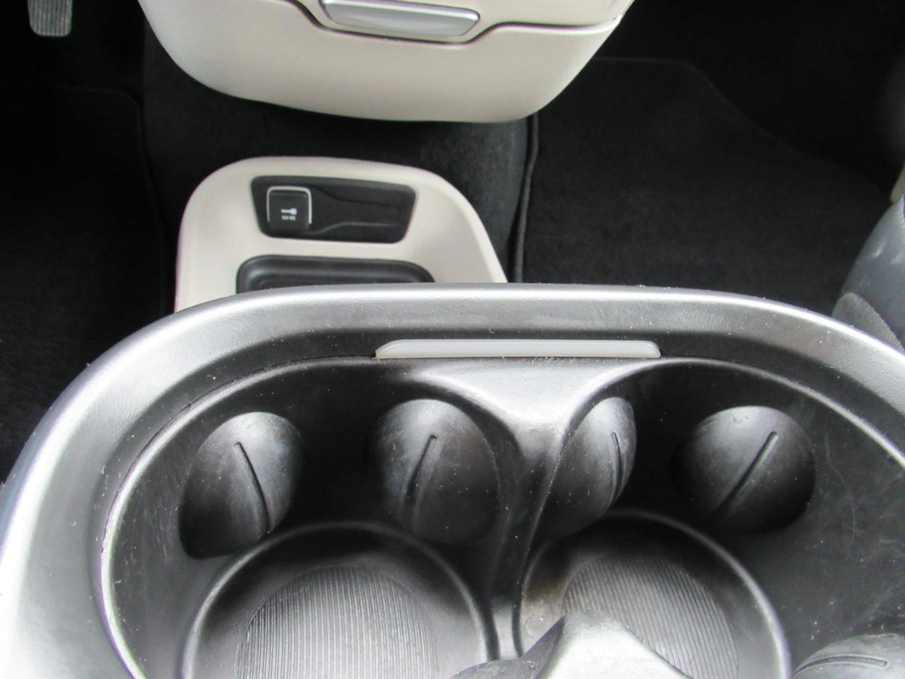 Chrysler Pacifica Touring L FWD 2024