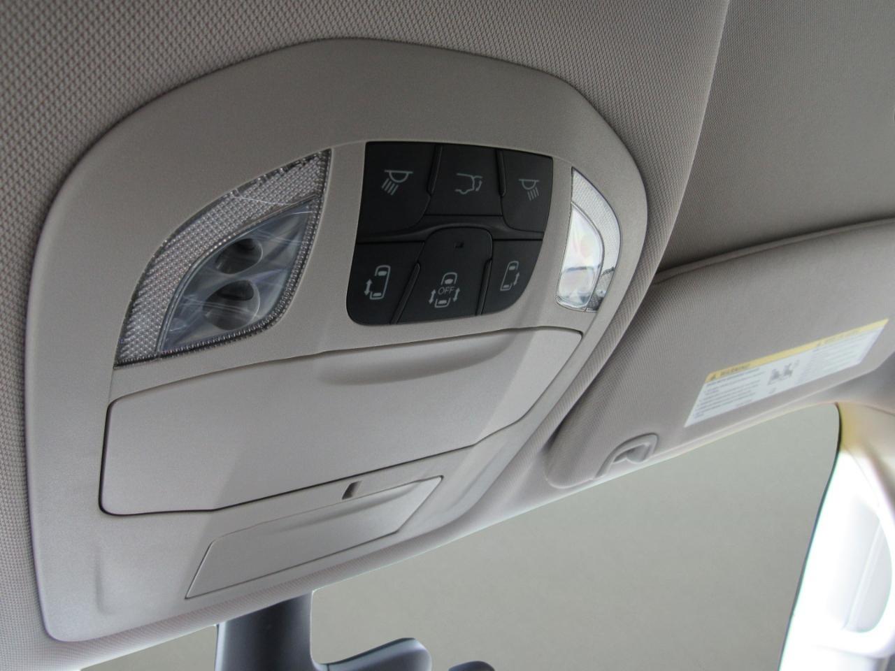 Chrysler Pacifica Touring L FWD 2024