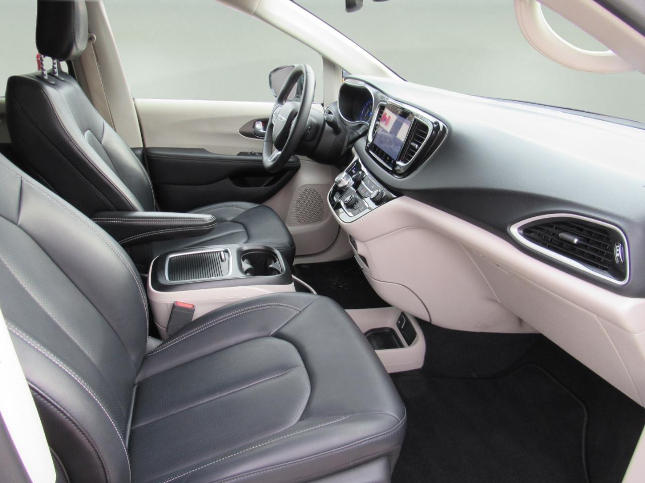 Chrysler Pacifica Touring L FWD 2024