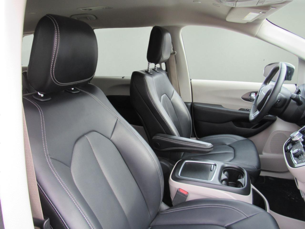 Chrysler Pacifica Touring L FWD 2024