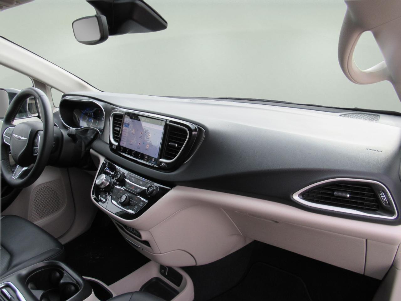 Chrysler Pacifica Touring L FWD 2024