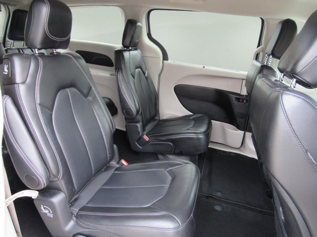 Chrysler Pacifica Touring L FWD 2024