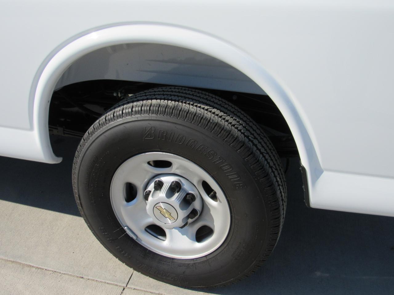 Chevrolet Express Cargo Van RWD 2500 155" 2025