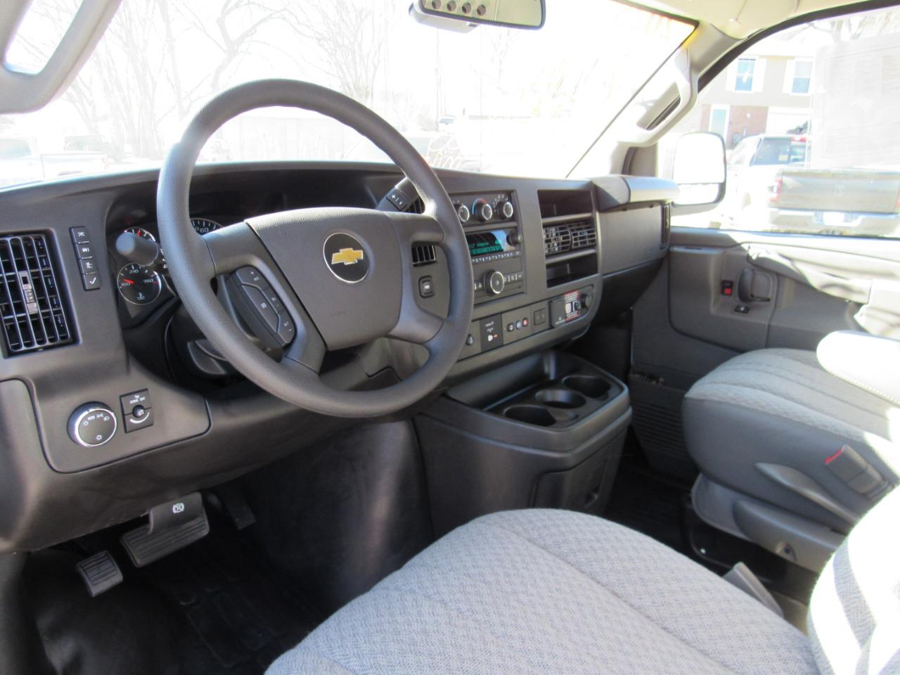 Chevrolet Express Cargo Van RWD 2500 155" 2025