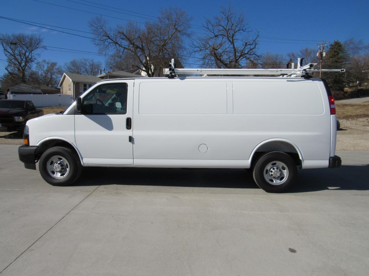 Chevrolet Express Cargo Van RWD 2500 155" 2025
