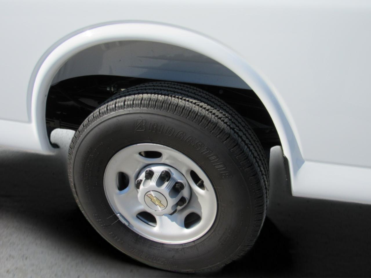 Chevrolet Express Cargo Van RWD 2500 155" 2025