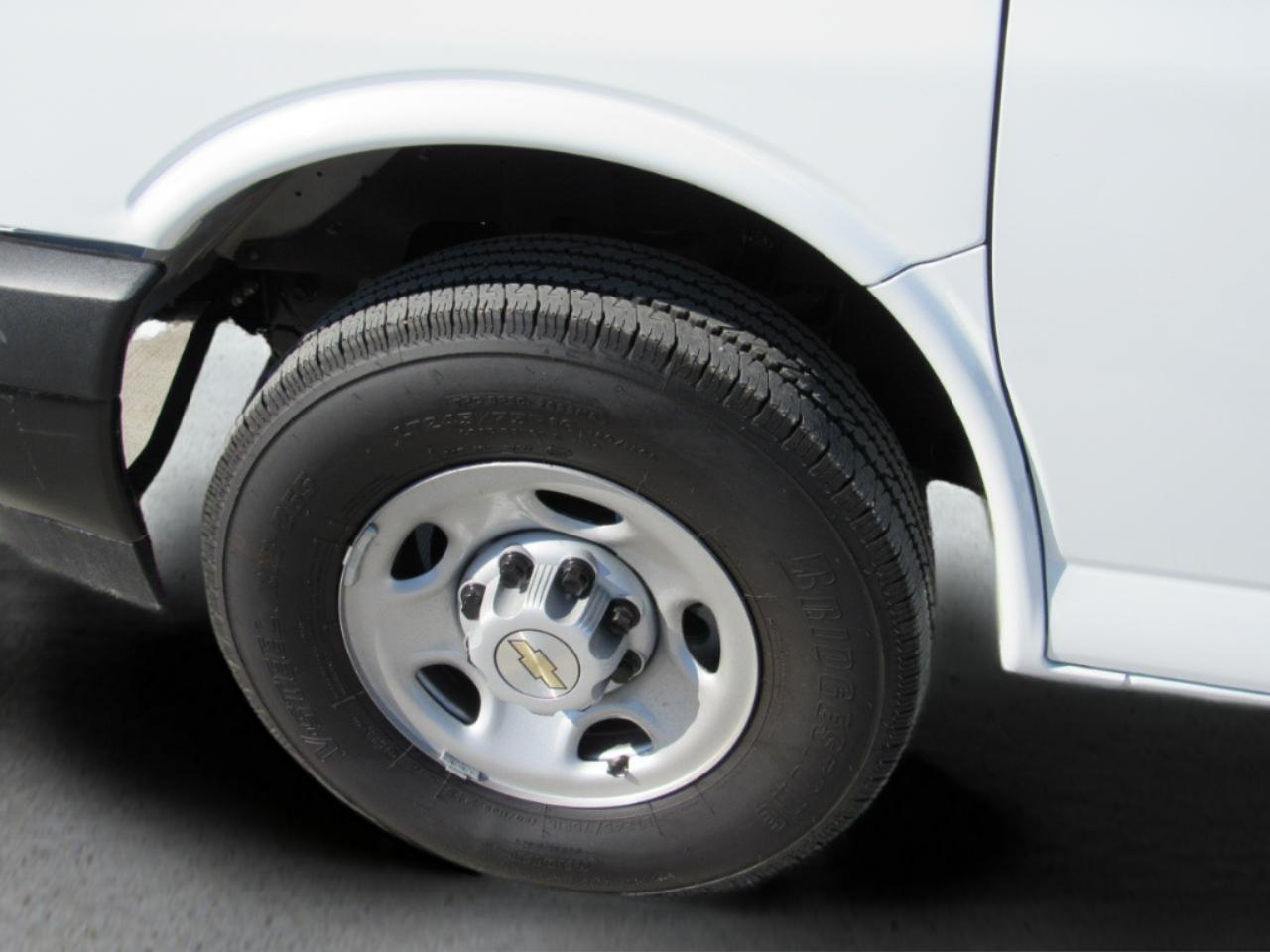 Chevrolet Express Cargo Van RWD 2500 155" 2025