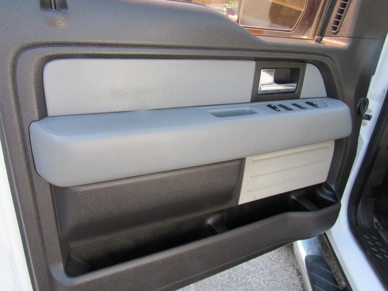 Ford F-150 XL SuperCrew 4WD 2012