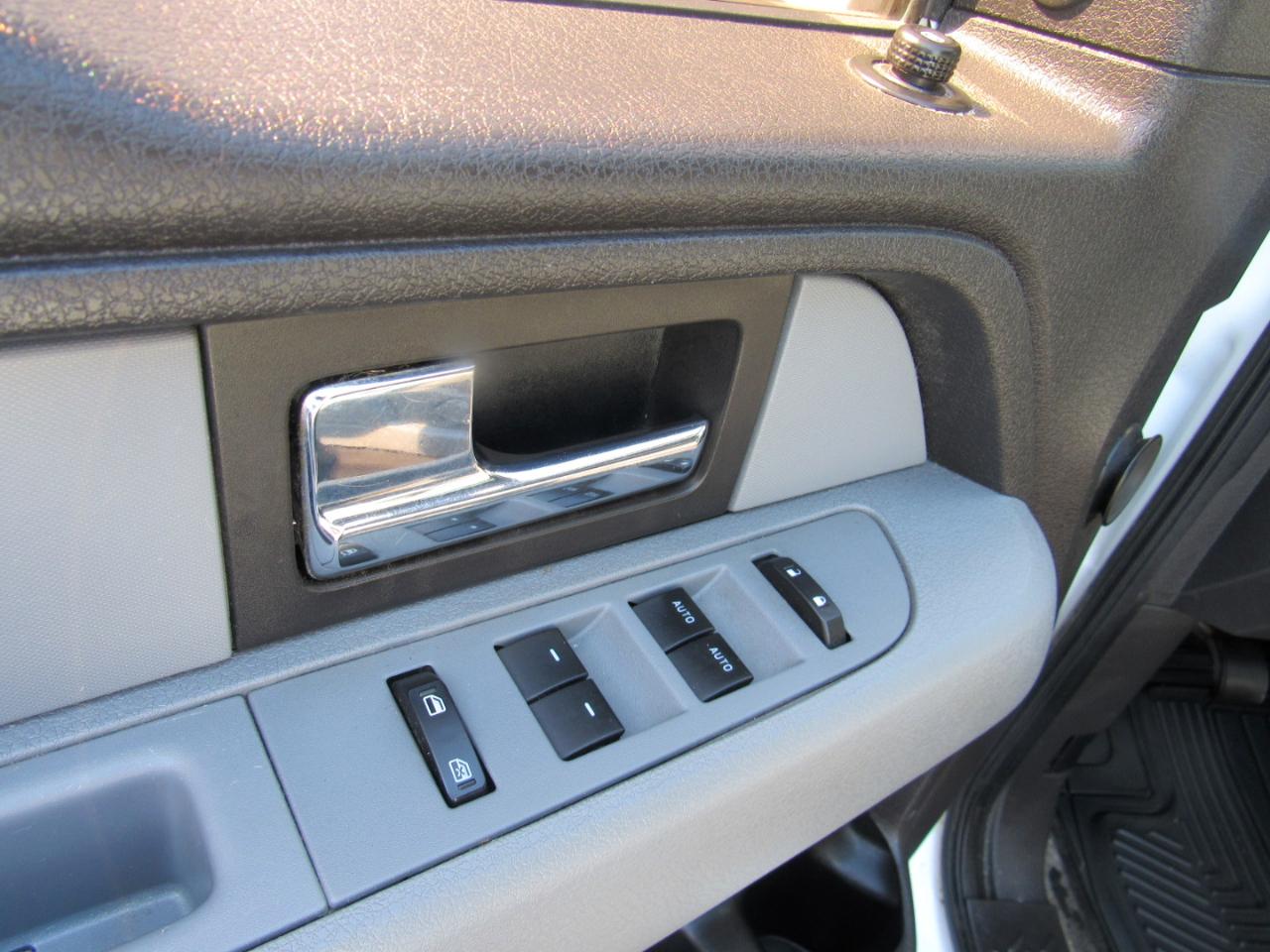 Ford F-150 XL SuperCrew 4WD 2012