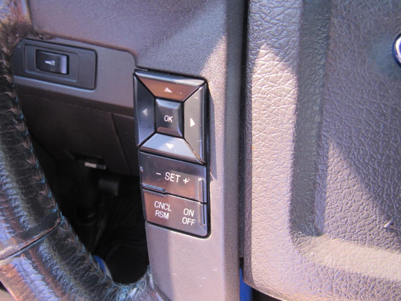 Ford F-150 XL SuperCrew 4WD 2012