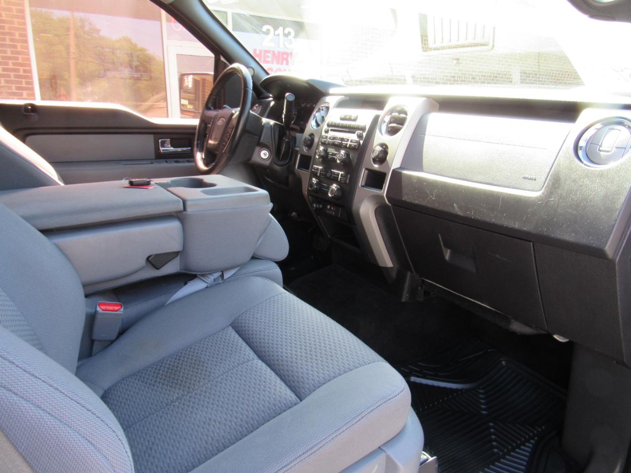 Ford F-150 XL SuperCrew 4WD 2012