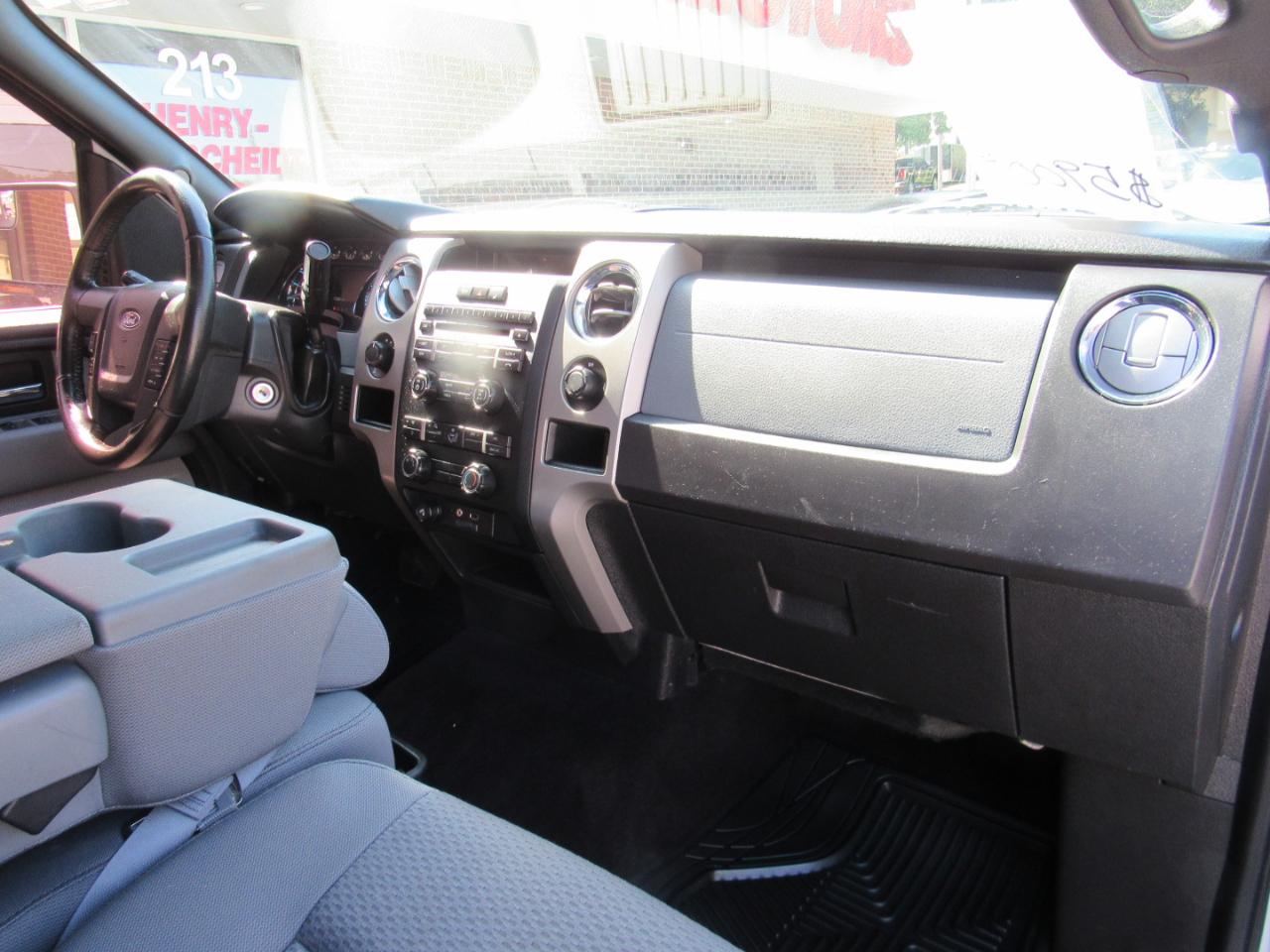 Ford F-150 XL SuperCrew 4WD 2012
