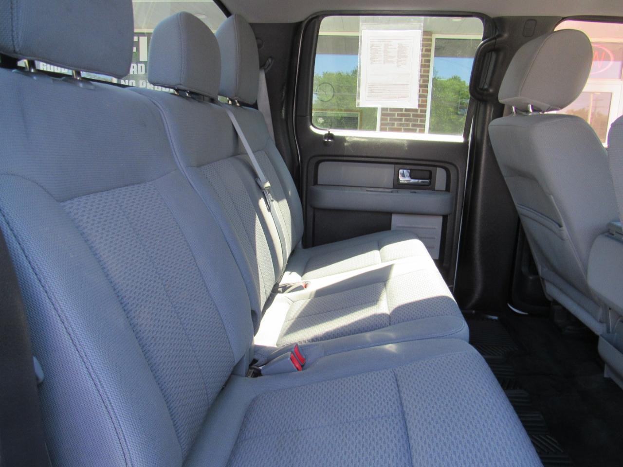 Ford F-150 XL SuperCrew 4WD 2012