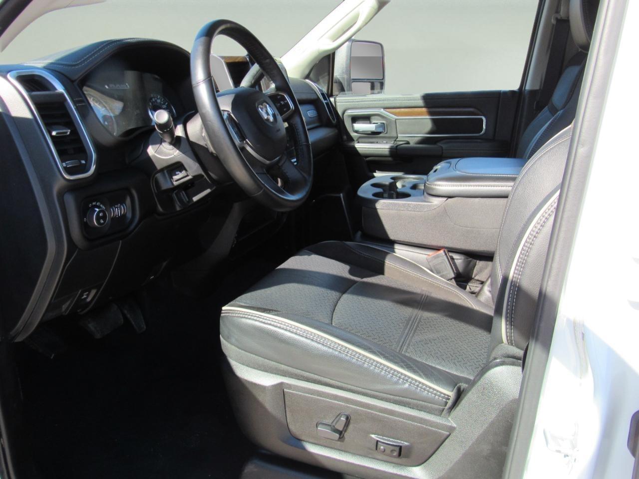 RAM 2500 Laramie Crew Cab 4WD 2024