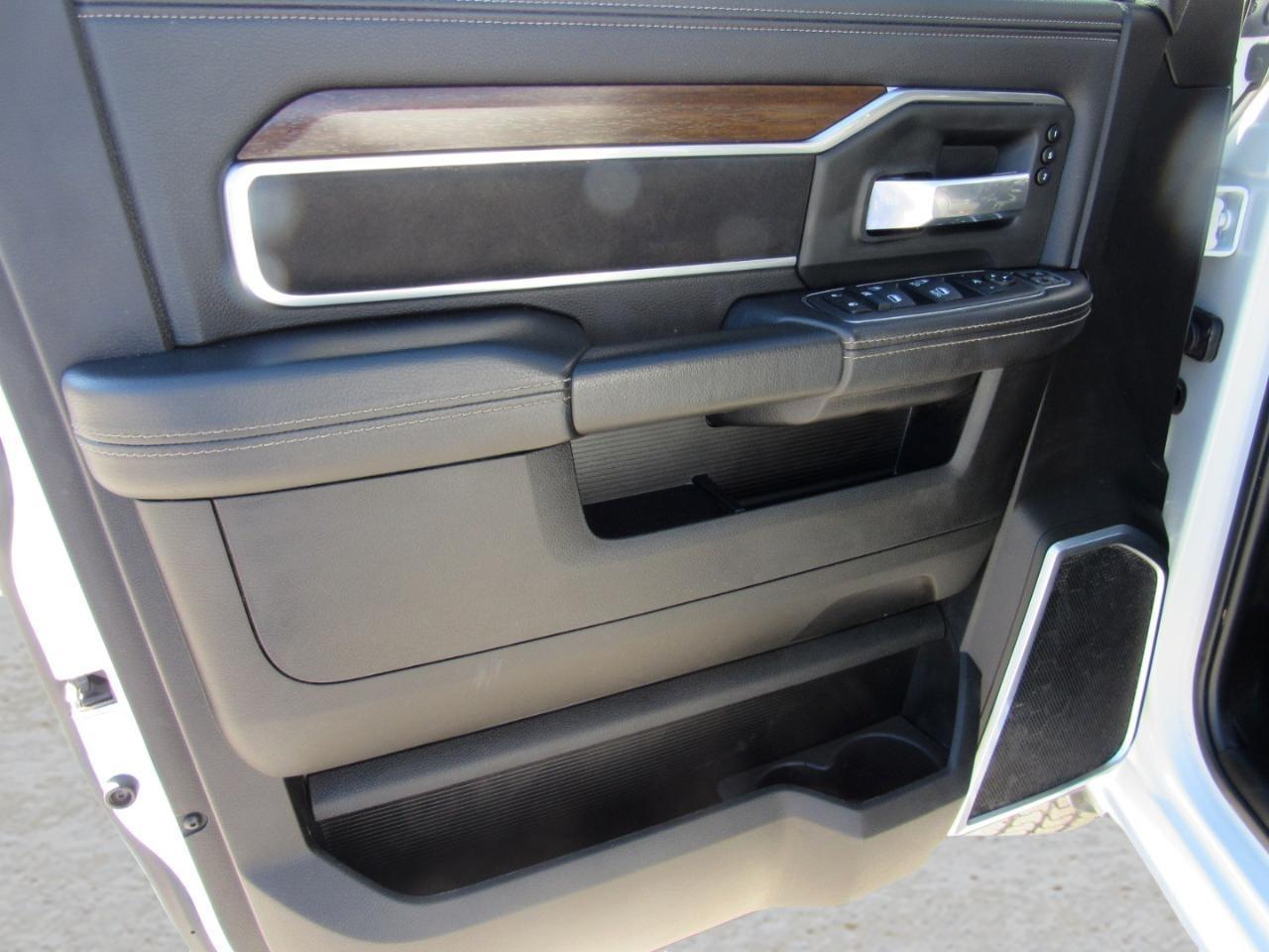 RAM 2500 Laramie Crew Cab 4WD 2024