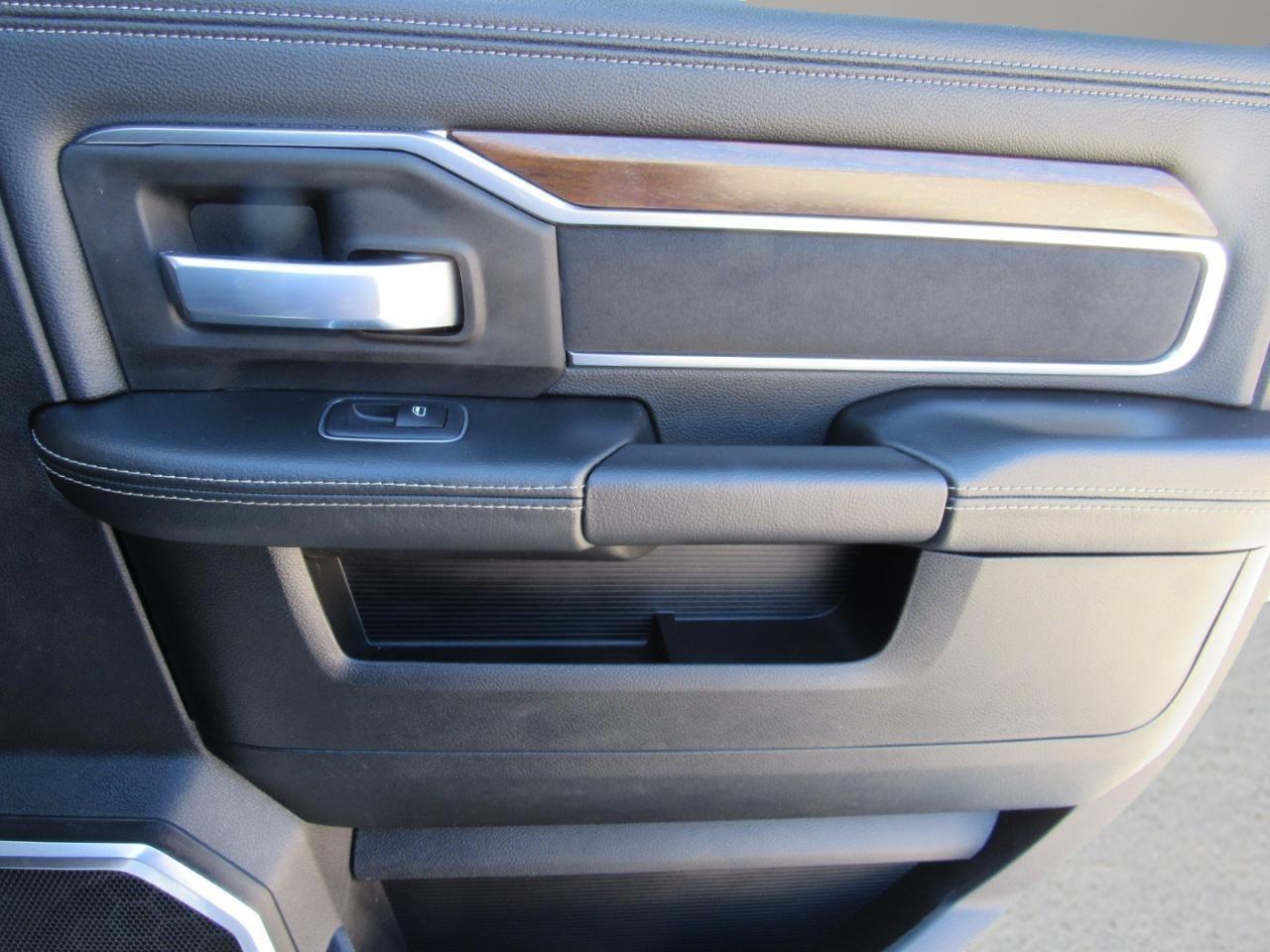 RAM 2500 Laramie Crew Cab 4WD 2024