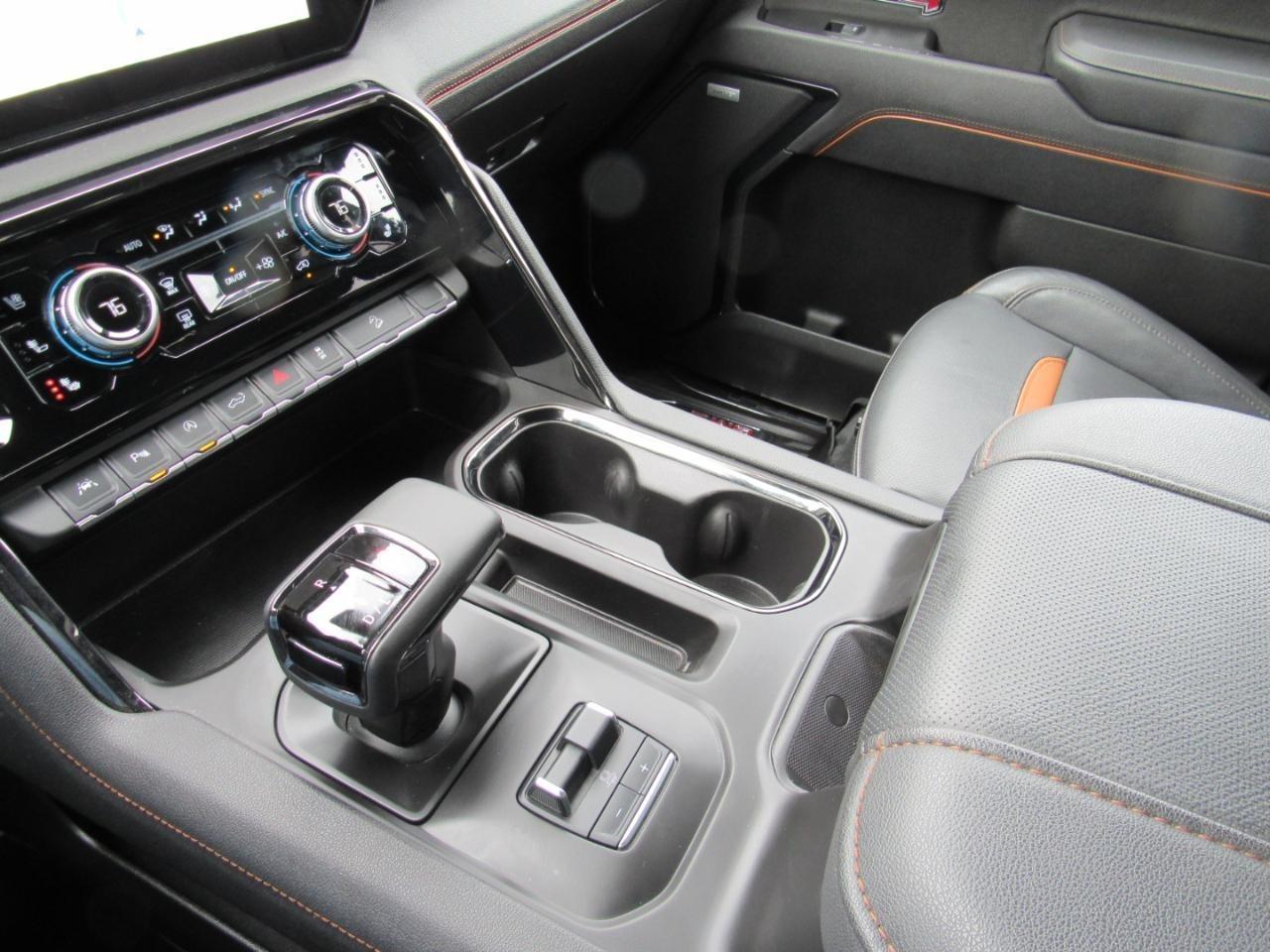 GMC Sierra 1500 AT4 Crew Cab 4WD 2025