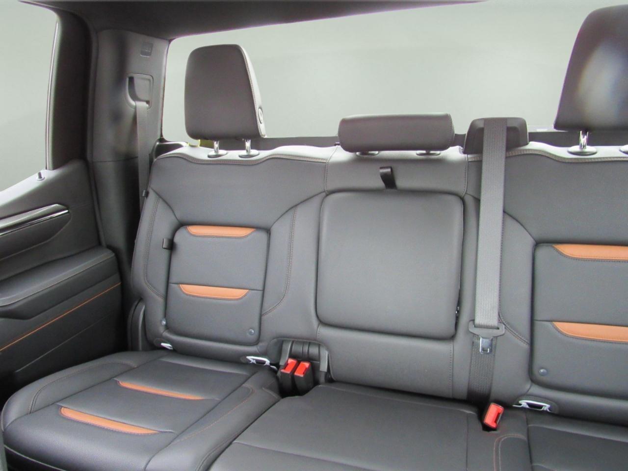 GMC Sierra 1500 AT4 Crew Cab 4WD 2025