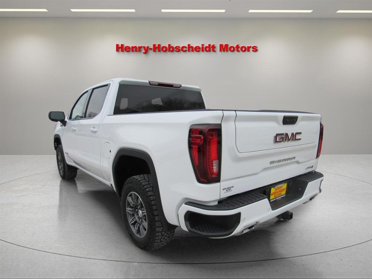 GMC Sierra 1500 AT4 Crew Cab 4WD 2025