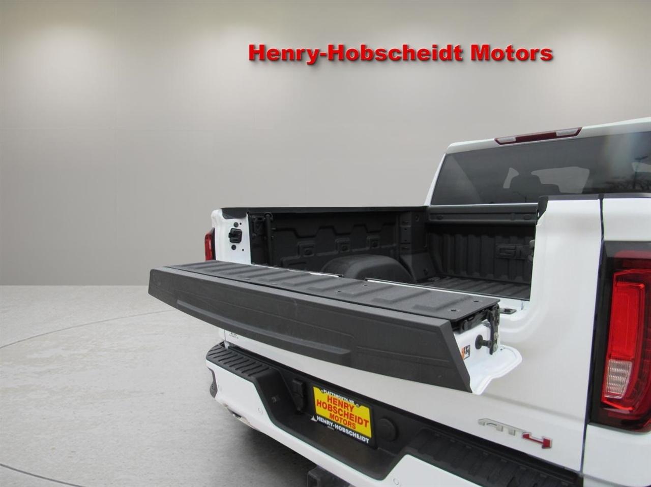 GMC Sierra 1500 AT4 Crew Cab 4WD 2025