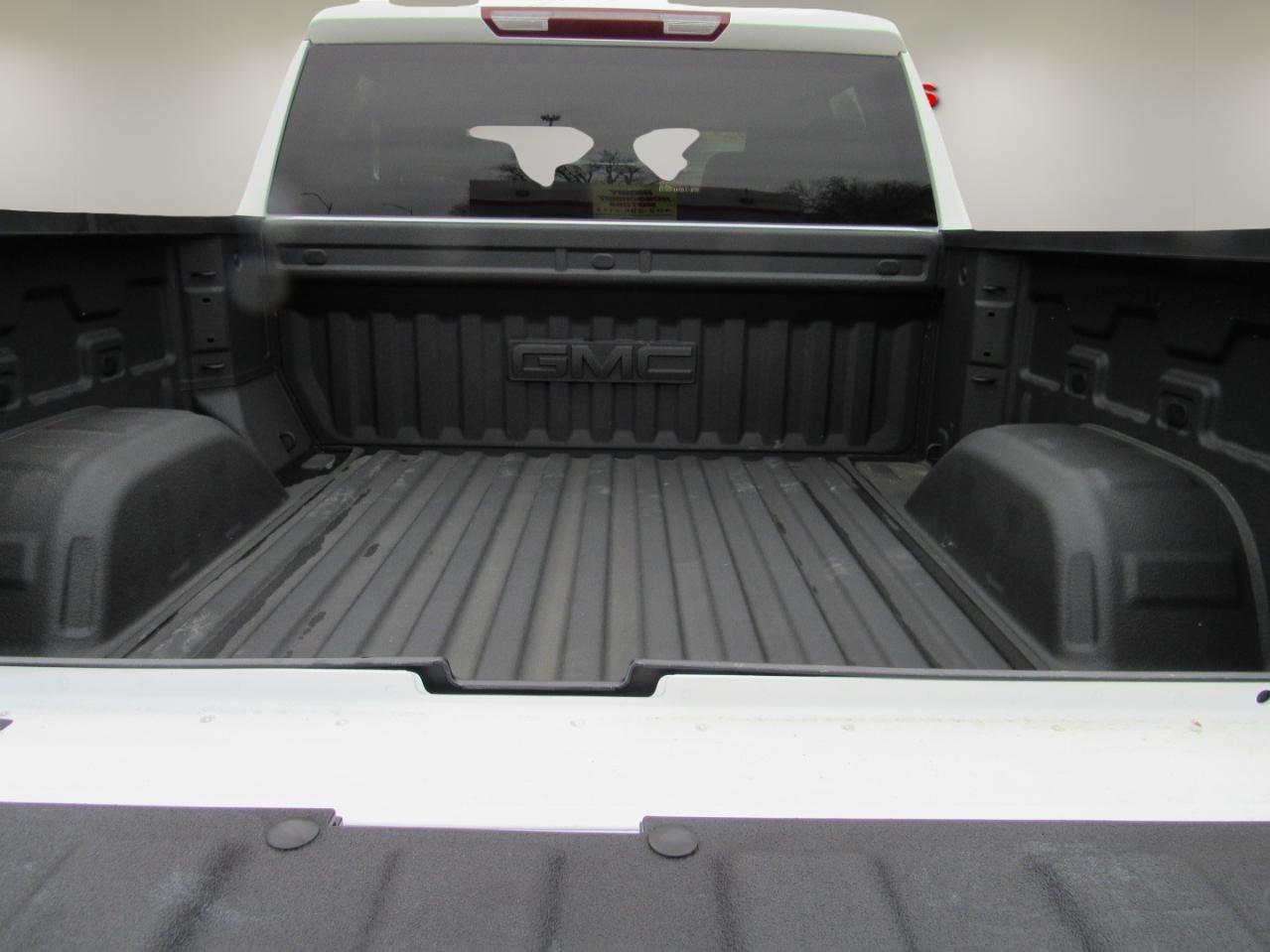 GMC Sierra 1500 AT4 Crew Cab 4WD 2025