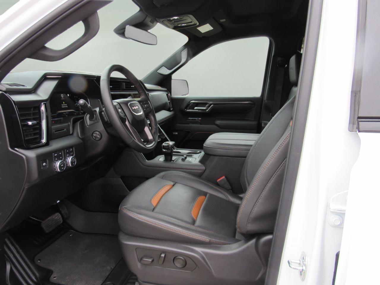 GMC Sierra 1500 AT4 Crew Cab 4WD 2025