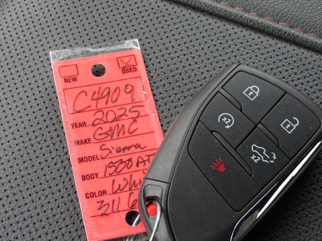 GMC Sierra 1500 AT4 Crew Cab 4WD 2025