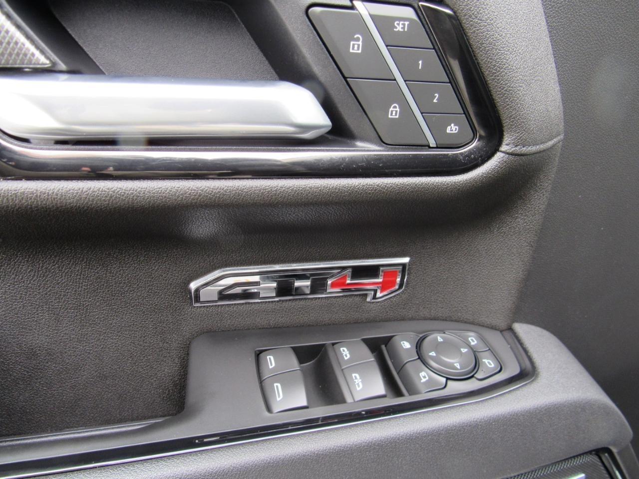 GMC Sierra 1500 AT4 Crew Cab 4WD 2025