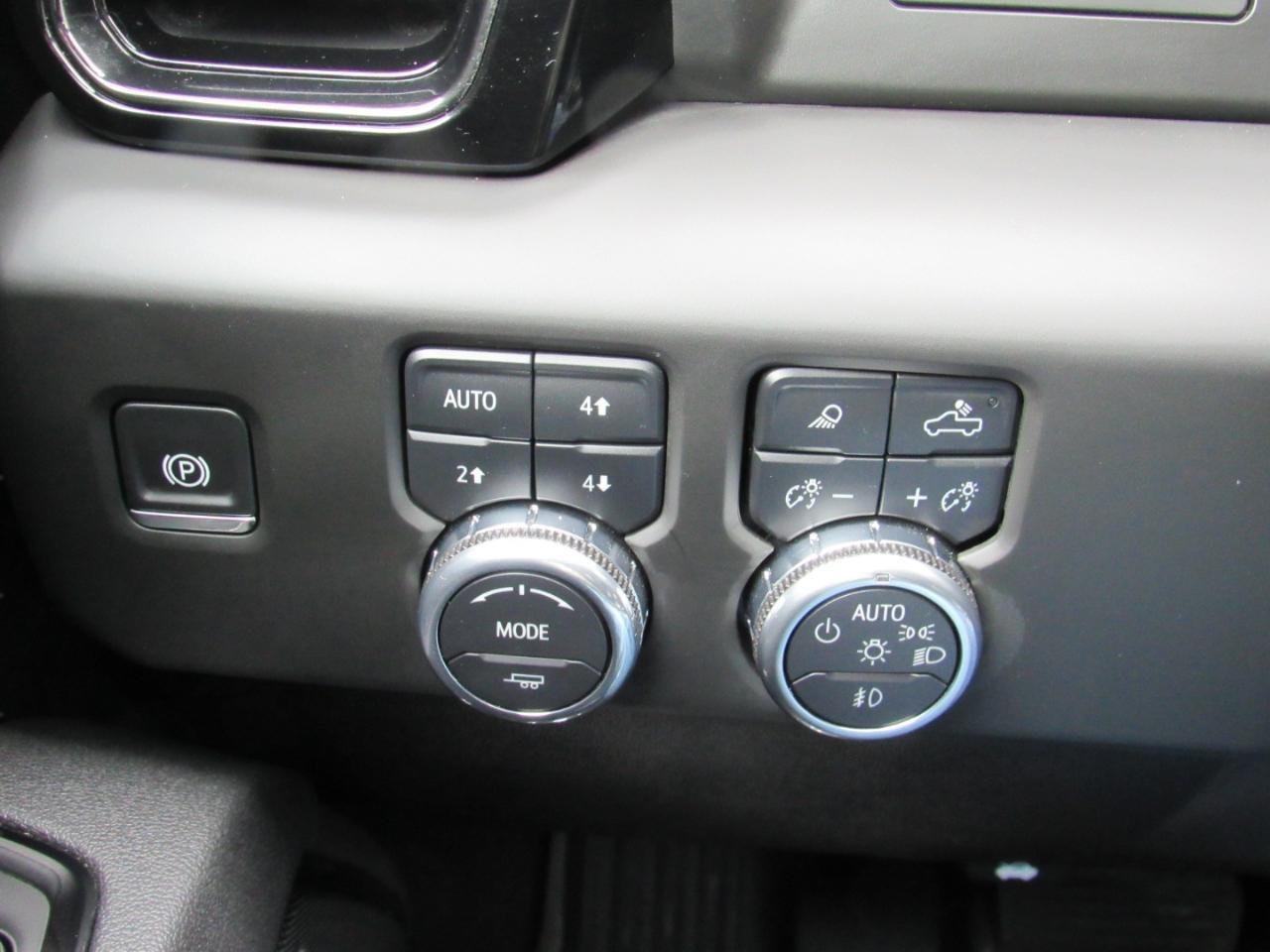 GMC Sierra 1500 AT4 Crew Cab 4WD 2025