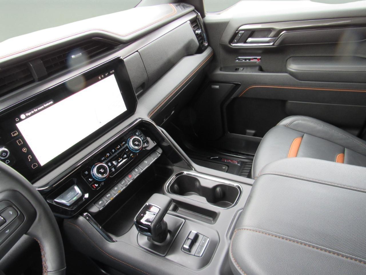 GMC Sierra 1500 AT4 Crew Cab 4WD 2025